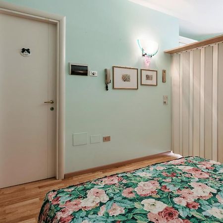 Azzurra Suite - Monolocale Con Piscina E Wifi 시르미오네 외부 사진