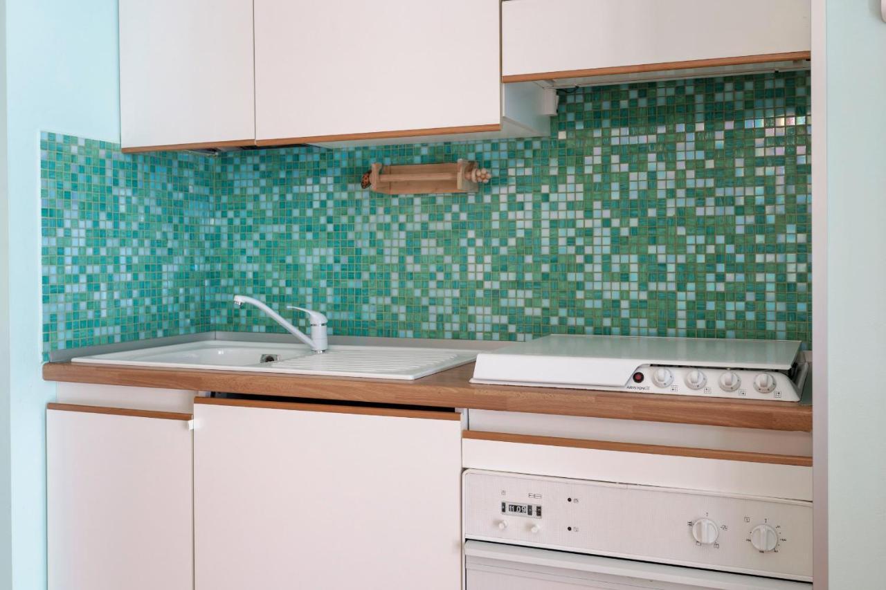 Azzurra Suite - Monolocale Con Piscina E Wifi 시르미오네 외부 사진