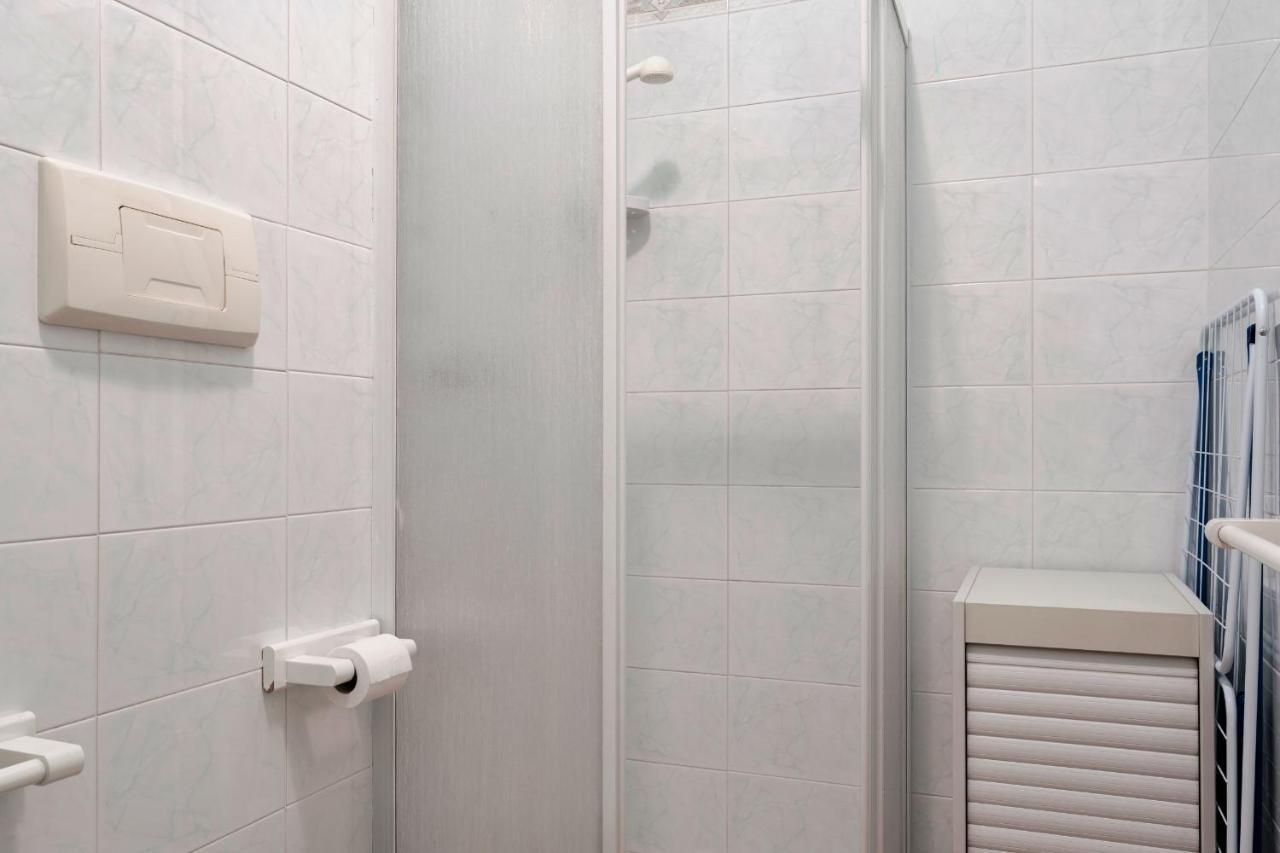 Azzurra Suite - Monolocale Con Piscina E Wifi 시르미오네 외부 사진